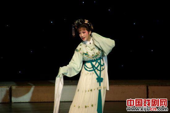 纪念袁雪芬演出专场 方亚芬和华怡青深情献唱