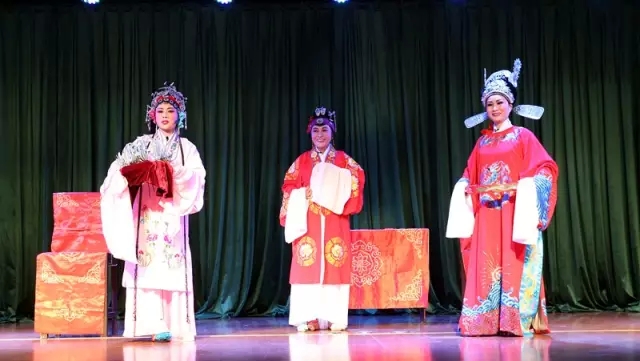 鳌江越剧俱乐部 赴温举办越剧走亲活动