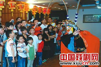 川剧&ldquo;变脸&rdquo;走进旅游景点