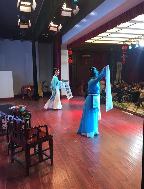 象山星艺越剧团为老人们送上了一场公益演出