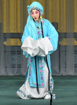 国家京剧院一团优秀青年演员演出京剧《锁麟囊》