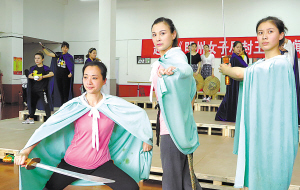 宁波市小百花越剧团的越剧《明州女子尽封王》将在镇海大剧院首演