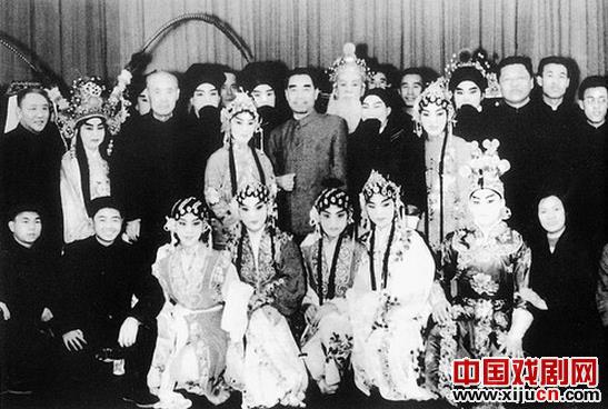 王增福为丁果仙司鼓，今逾古稀