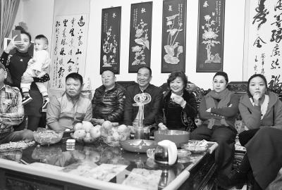 豫剧名家王宽入选&ldquo;感动中国&rdquo;16年养大5孤儿捐百万