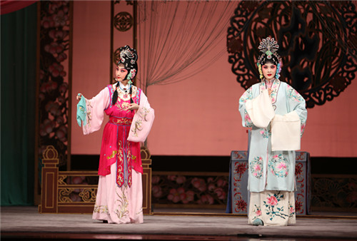 京剧《春草闯堂》