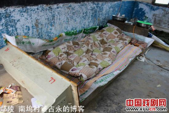 河南农村民营豫剧团女演员住处安阳豫北红脸王