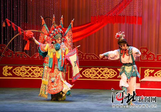 豫剧《五世请缨》震撼上演博得满堂彩