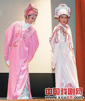 茅威涛到中央大学举办戏曲讲座