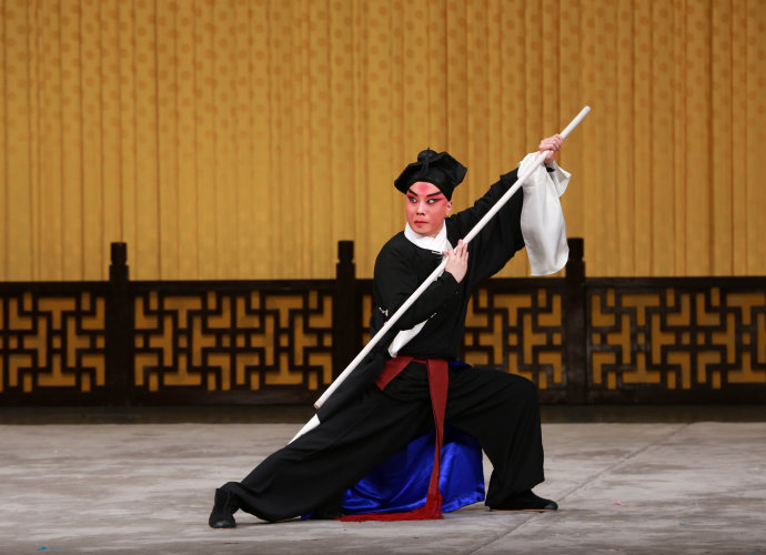 京剧《武松》李哲饰演武松 董欢饰演虎形 朱何吉饰演武大郎