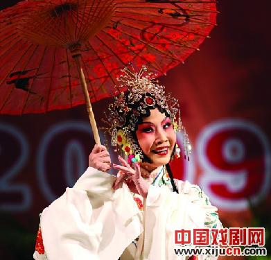 走进开封听豫剧