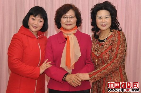 著名豫剧表演艺术家汤玉英收王青萍、李桂芳为徒