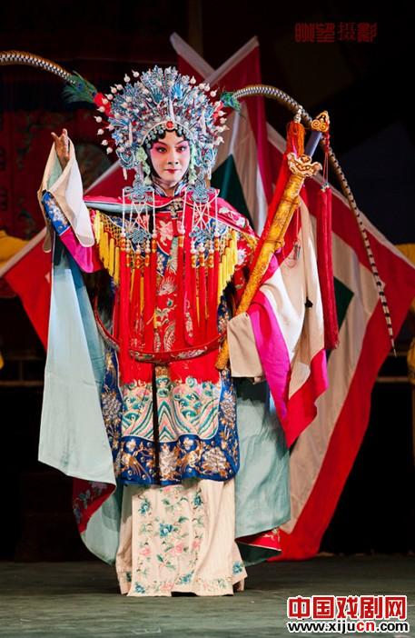 刘冰演出豫剧《穆桂英挂帅》