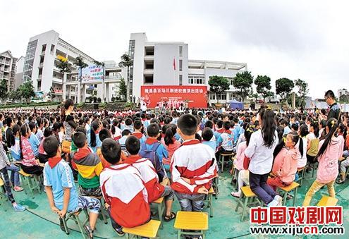 隆昌县&ldquo;百场川剧进校园&rdquo;