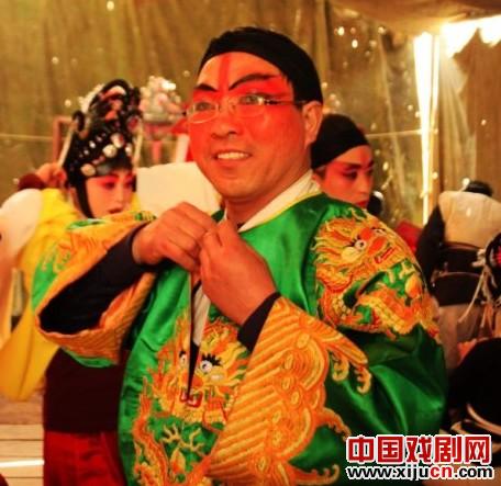 探秘农村戏班后台