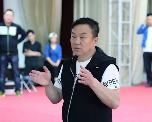 东路二人台现代戏《圆梦》禁不住老泪一把挥上天......