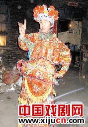 捡破烂男孩唱豫剧