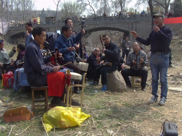 曲剧戏迷聚集牛心山，戏唱、看戏、听戏、品戏韵