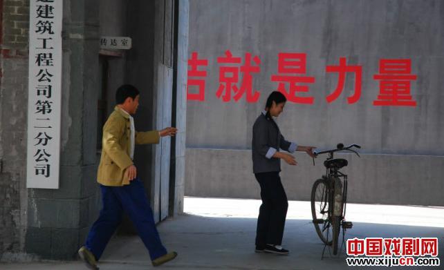 豫剧电影《尘封的军功章》