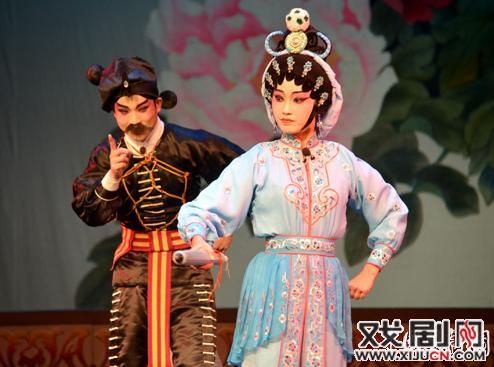 张耀鸿、黄文意演出《凉亭会妻》