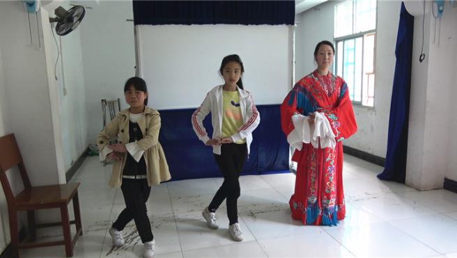 神农架&ldquo;非遗&rdquo;文化下谷堂戏皮影戏进课堂