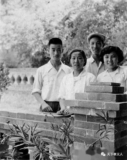 怀念贺龙 孝义晋剧团入川纪实