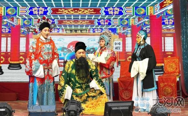 平顶山高新区送戏到村 群众家门口享受&ldquo;戏曲盛宴&rdquo;