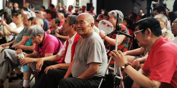 “河南第一黑头”众弟子举行公益演出 纪念豫剧表演艺术家王清海