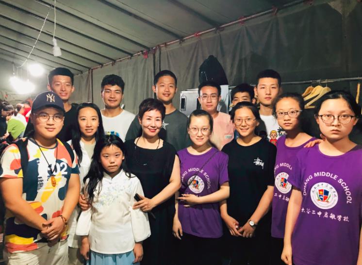 启航学子走进中华傅山园，观看著名表演艺术家谢涛老师的《傅山进京》