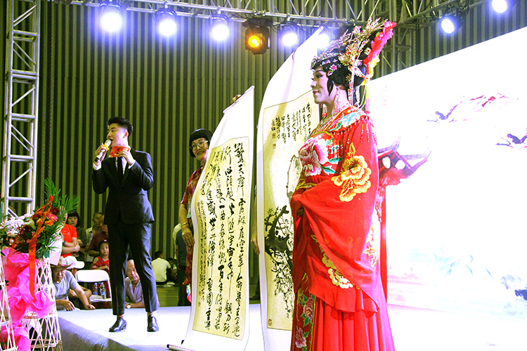 晋剧小旦名家王春梅举办戏迷见面会