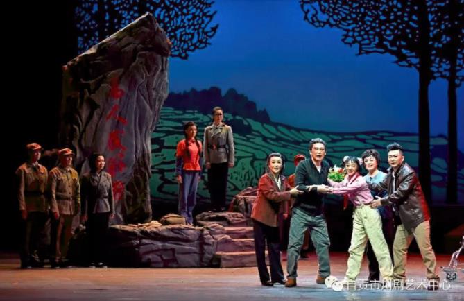 大型原创现代川剧《惊蛰》公演