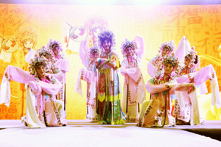 晋剧小旦名家王春梅举办戏迷见面会