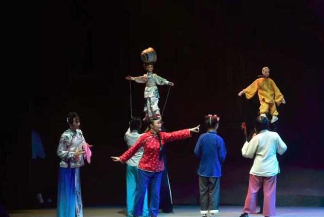 内江大型原创现代川剧《糖坊风云》首演