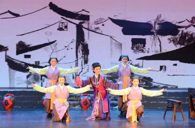 大型原创黄梅戏《太白醉》文化惠民演出在和县剧场上演！