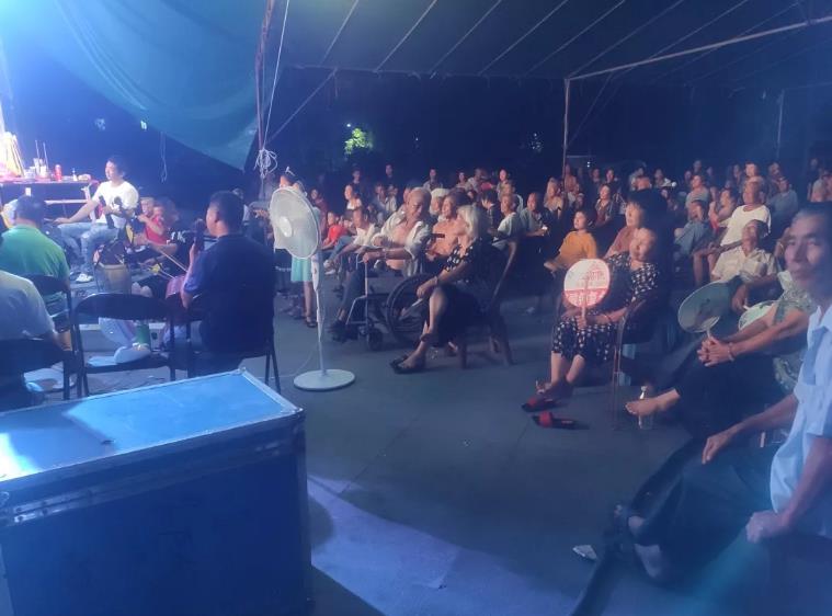 百丈镇：举办越剧专场演出活动