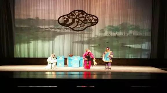 传统吕剧《小姑贤》拉开了2016烟台市专业艺术院团演出季的序幕