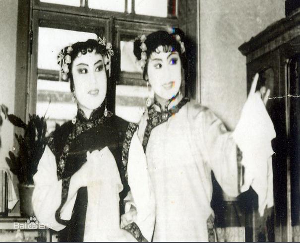 王淑芬主演吕剧《半把剪刀》剧照