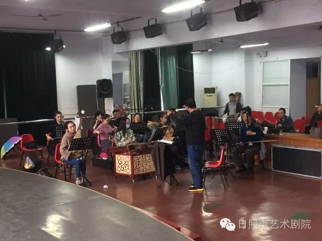 小型吕剧《母亲》