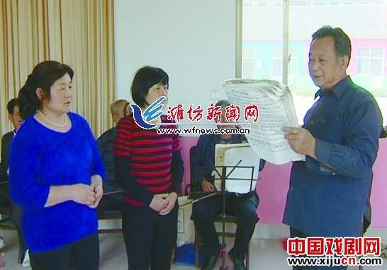 李茂组织村民成立演出队 自编自演30多出剧目