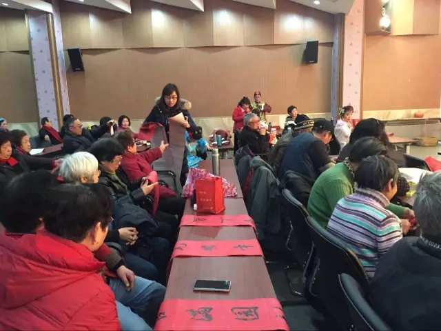 庙行镇举行&ldquo;金猴闹春&rdquo;沪剧专场演出暨送春联活动