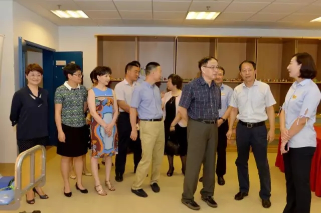 提升城市温度丨&ldquo;蓝天下的至爱&mdash;&mdash;沪剧节志愿者日活动&rdquo;昨天举行