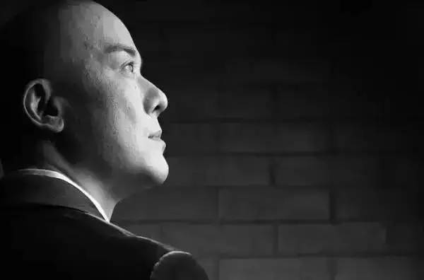 上海今夏首个高温日 沪剧院依然在忙碌