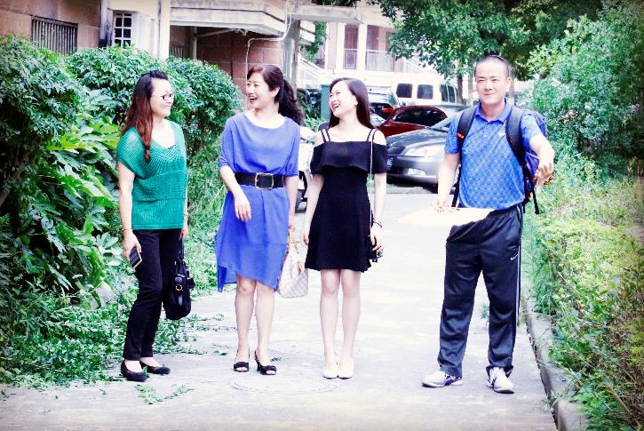 沪剧名家深扎基层走社区零距离与票友新秀交流