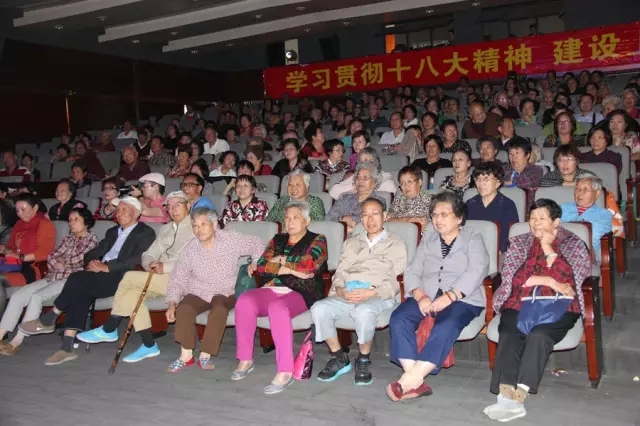 重阳秋韵&middot;2015上钢社区沪剧专场慰问演出传扬敬老情