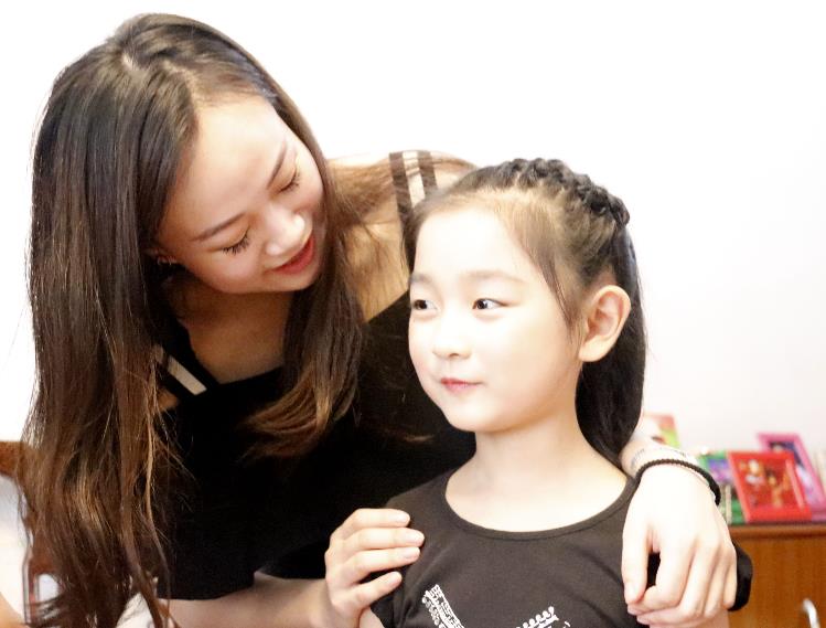 飞上蓝天一一上海沪剧院沪语营唐藩真小朋友的沪剧之梦