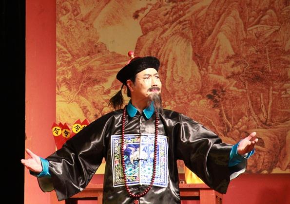 沪剧《白艳冰雪地产子》