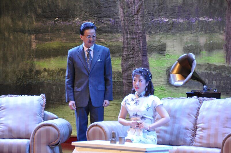 沪剧《石榴裙下》