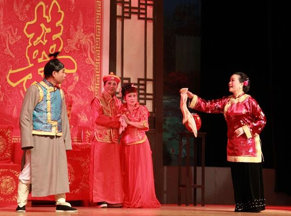 沪剧《白艳冰雪地产子》