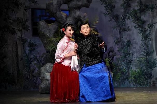 上海沪剧院17日在上海保利大剧院演出沪剧《大雷雨》