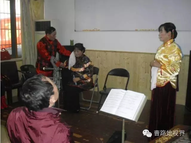 曹路居委：欢度元宵 品沪剧大餐