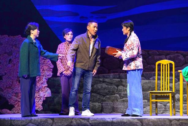 勤苑沪剧团原创沪剧《遙遙娘家路》观后